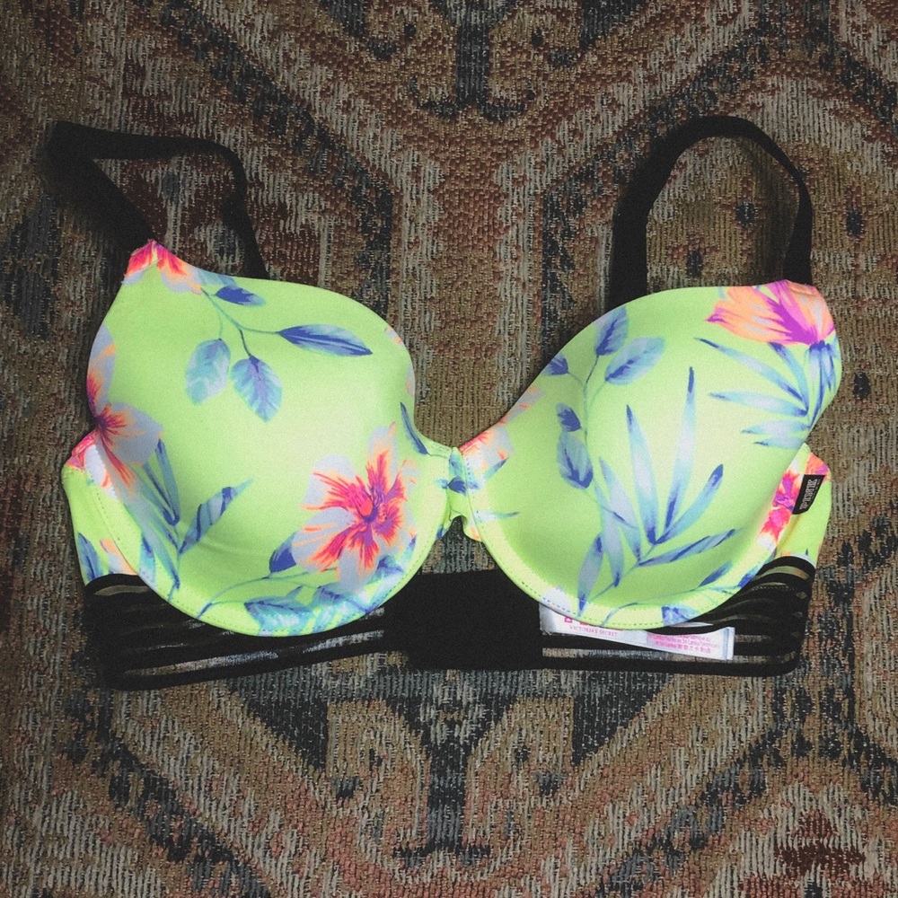 vs pink bra